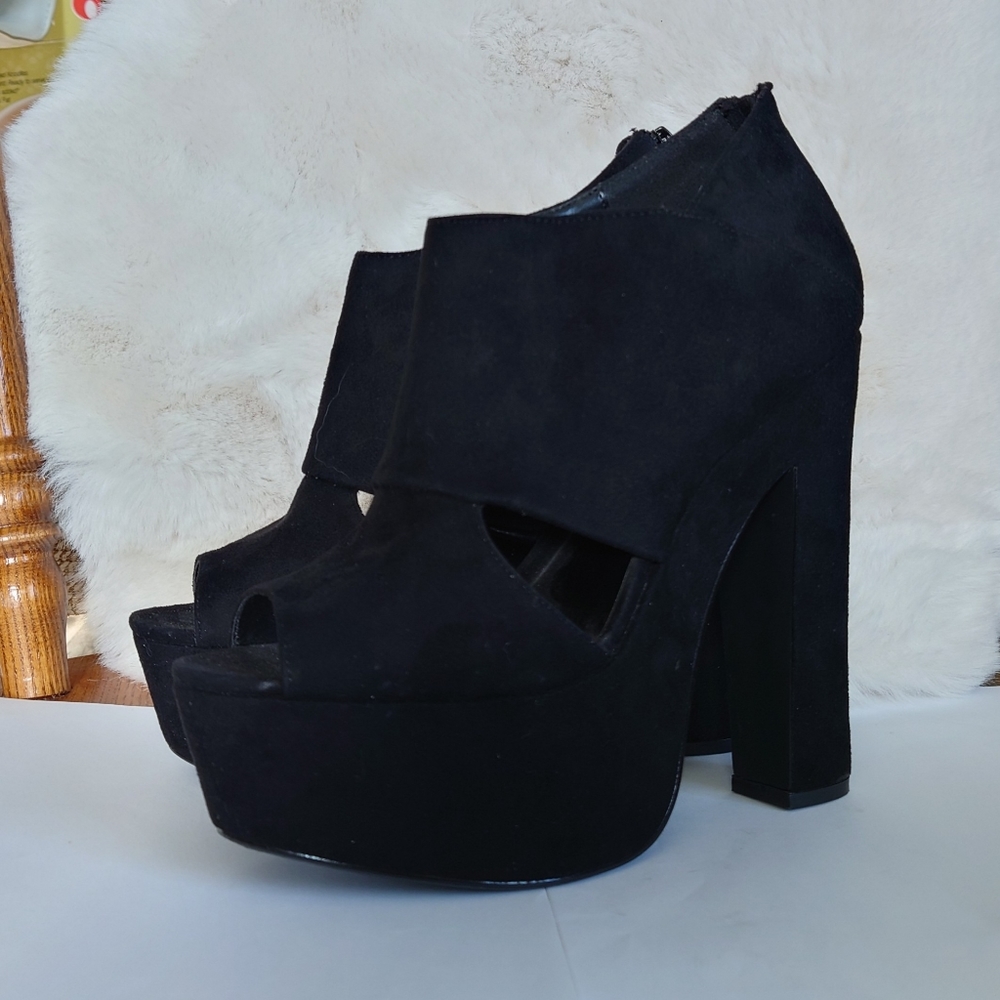 6″ black suede Charlotte Russe Jubilo heels - Picture 3 of 10